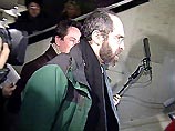 В зале прилета своего коллегу встречали сотрудники миссии "Врачи без границ". На все вопросы заинтересованных журналистов Кеннет Глак ответил полным молчанием В зале прилета своего коллегу встречали сотрудники миссии "Врачи без границ". На все вопросы заинтересованных журналистов Кеннет Глак ответил полным молчанием