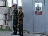 Грузинские полицейские захватили один из российских военных объектов в центре Тбилиси Грузинские полицейские захватили один из российских военных объектов в центре Тбилиси
