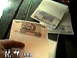 Всего студент успел изготовить четыре с половиной тысячи рублей. В основном, он печатал сторублевые купюры. Всего студент успел изготовить четыре с половиной тысячи рублей. В основном, он печатал сторублевые купюры.