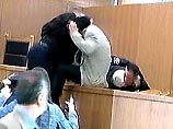 Потасовкой закончилось рядовое заседание суда в Афинах Потасовкой закончилось рядовое заседание суда в Афинах