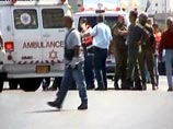 По предварительным данным, трое израильских солдат получили ранения. Один из военных находится в тяжелом состоянии. Террорист погиб