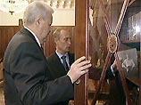 "Я твердо верю, что меры, на которые после Беслана пойдет руководство страны, будут лежать в русле тех демократических свобод, которые стали ценнейшим достижением России за последнее десятилетие", - заявил Борис Ельцин