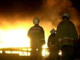 По данным МЧС, в 1:45 по московскому времени к месту происшествия прибыли спасатели из Якутска. Был протянут трубопровод с водой для тушения огня. К 3:20 мск пожар удалось локализовать