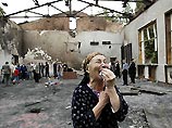 Тысячи жителей России приносят деньги в различные фонды помощи бывшим заложникам и родственникам жертв теракта в Беслане. Собрано уже несколько миллионов долларов. Однако в самом Беслане этих средств пока никто не видел Тысячи жителей России приносят деньги в различные фонды помощи бывшим заложникам и родственникам жертв теракта в Беслане. Собрано уже несколько миллионов долларов. Однако в самом Беслане этих средств пока никто не видел