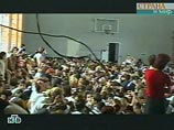 Всего, по данным Генпрокуратуры в заложниках находилось свыше 1156 человек Всего, по данным Генпрокуратуры в заложниках находилось свыше 1156 человек