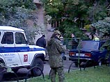 Источник "Интерфакса" в правоохранительных органах говорит, что утром были найдены две машины ВАЗ-2107 и ВАЗ-2105 (в Гранатном и Богословском переулках), которые были заминированы взрывчаткой и минами войскового образца МОН-500