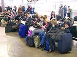 Сорок пассажиров рейса Тбилиси - Москва не пустили в Россию, им придется вернуться в Грузию Сорок пассажиров рейса Тбилиси - Москва не пустили в Россию, им придется вернуться в Грузию