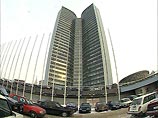 На месте приговоренной к сносу гостиницы "Мир", во дворе офиса столичного правительства по адресу Новый Арбат, 36 ("книжка" бывшего здания СЭВа), решено выстроить 45-этажный офисный небоскреб с подземной автостоянкой