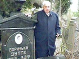 Отец и мать Ариэля Шарона родились в Тбилиси, а познакомились друг с другом в саду Тбилисского Госуниверситета. Они там учились. В Тбилиси же они и поженились Отец и мать Ариэля Шарона родились в Тбилиси, а познакомились друг с другом в саду Тбилисского Госуниверситета. Они там учились. В Тбилиси же они и поженились