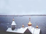 В отличие от двух предшественников, уже имеющихся в Волгоградской области и сооруженных на баржах, новый храм является самоходным судном