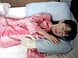 В Японии в продажу поступила подушка с "рукой бойфренда"