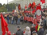 Более 3 тысяч человек приняли участие в панихиде памяти жертв событий 1993 года Более 3 тысяч человек приняли участие в панихиде памяти жертв событий 1993 года