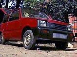 В Петрозаводске автомобиль вылетел с автострады и повис на яблоне В Петрозаводске автомобиль вылетел с автострады и повис на яблоне