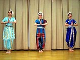 3-летняя девочка участвует во Всероссийском конкурсе индийских танцев