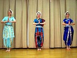 3-летняя девочка участвует во Всероссийском конкурсе индийских танцев 3-летняя девочка участвует во Всероссийском конкурсе индийских танцев