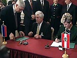 Президент Австрии Томас Клестиль дал обед в честь Владимира Путина, на котором российский президент произнес приветственную речь, как сообщает корреспондент НТВ, на немецком языке Президент Австрии Томас Клестиль дал обед в честь Владимира Путина, на котором российский президент произнес приветственную речь, как сообщает корреспондент НТВ, на немецком языке