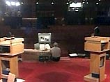 Третий, заключительный, раунд теледебатов между президентом США Джорджем Бушем и его соперником на предстоящих выборах - сенатором Джоном Керри - состоится сегодня в университете штата Аризона в городе Темпе. Они будут продолжаться полтора часа