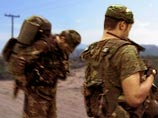 Предположительно они проникли на территорию США через гористую часть Аризоны, перемещения в которой американским пограничникам отслеживать труднее всего. За спинами у чеченцев большие рюкзаки Предположительно они проникли на территорию США через гористую часть Аризоны, перемещения в которой американским пограничникам отслеживать труднее всего. За спинами у чеченцев большие рюкзаки
