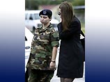 Рядовая армии США Линди Ингланд, обвиняемая военным трибуналом в издевательствах над заключенными в тюрьме Абу-Грейб под Багдадом, стала матерью