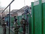 В ходе операции три дня населенный пункт был блокирован и, как утверждает чеченское телевидение и глава администрации села Абдул Дацаев, в течение трех дней никто из населенного пункта в 8 тыс. жителей не мог выехать на работу, студенты - в вузы