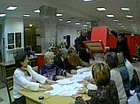 По сообщению Центризбиркома республики, на референдуме подавляющее большинство проголосовавших избирателей разрешили вновь участвовать Александру Лукашенко в президентских выборах в качестве кандидата
