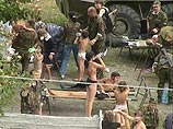 200 бывших заложников Беслана пошли в школу. Они не бегают и не смеются 200 бывших заложников Беслана пошли в школу. Они не бегают и не смеются