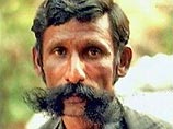 В Индии полицией уничтожен один из самых опасных преступников страны - Коос Мунисвами Виераппан. Его обвиняли более чем в ста убийствах, контрабанде сандала и слоновой кости стоимостью в миллионы долларов В Индии полицией уничтожен один из самых опасных преступников страны - Коос Мунисвами Виераппан. Его обвиняли более чем в ста убийствах, контрабанде сандала и слоновой кости стоимостью в миллионы долларов