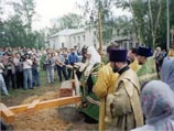 Закладной камень воздвигнутого ныне больничного храма во имя великомученика и целителя Пантелеимона освятил в 2000 году Патриарх Алексий II