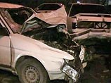 Как сообщили в ГУВД Москвы, около 23:50 по московскому времени вторника водитель большегрузного автомобиля, двигаясь по внутреннему кольцу МКАД, потерял управление транспортным средством, в результате чего произошло ДТП с участием сразу 14 автомобилей