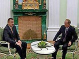Самой примечательной деталью встречи двух президентов в Кремле стало вынужденное признание лидера суверенного Азербайджана в том, что он все еще ощущает себя "москвичом" Самой примечательной деталью встречи двух президентов в Кремле стало вынужденное признание лидера суверенного Азербайджана в том, что он все еще ощущает себя "москвичом"
