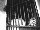 На суде в Ташкенте 13 подсудимых, обвиняемых в принадлежности к радикальным исламистским группировкам, заявили в среду, что признания вины от них добились с помощью пыток На суде в Ташкенте 13 подсудимых, обвиняемых в принадлежности к радикальным исламистским группировкам, заявили в среду, что признания вины от них добились с помощью пыток