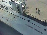 В Японии разбилось о причал и затонуло российское пассажирское судно (ФОТО)