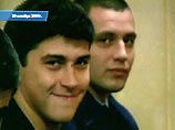 По данным УВД Иркутска, трое подозреваемых дали признательные показания. Братья Алексей и Михаил Поповы узнали от водителя автомобиля, которым пользовалась политтехнолог Марина Мараховская, о получении ею крупной суммы наличных денег По данным УВД Иркутска, трое подозреваемых дали признательные показания. Братья Алексей и Михаил Поповы узнали от водителя автомобиля, которым пользовалась политтехнолог Марина Мараховская, о получении ею крупной суммы наличных денег