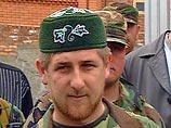 Лидер чеченских боевиков Аслан Масхадов ищет выход на федеральный центр, чтобы сдаться, заявил сегодня первый вице-премьер правительства Чечни Рамзан Кадыров
