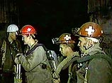 Спасатели пытаются пробиться к горнякам, блокированным в забое шахты "Кировская"