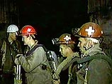 Спасатели пытаются пробиться к горнякам, блокированным в забое шахты "Кировская" Спасатели пытаются пробиться к горнякам, блокированным в забое шахты "Кировская"
