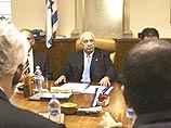 Согласно документу, за который в воскресенье проголосовали 13 из 19 министров, жителям 25 еврейских поселений, подлежащих демонтажу по "плану размежевания" с Палестинской автономией, будет выплачена компенсация