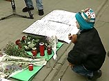 Родные погибших открывали памятники на могилах, заказывали панихиды. Неделя накануне проходила в трауре и депрессии. Как выяснилось, к этому событию готовилась и администрация президента РФ, отмечает газета Родные погибших открывали памятники на могилах, заказывали панихиды. Неделя накануне проходила в трауре и депрессии. Как выяснилось, к этому событию готовилась и администрация президента РФ, отмечает газета