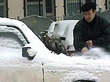 Снег в центре Москвы уберут только к понедельнику Снег в центре Москвы уберут только к понедельнику