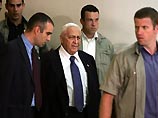 После напряженных дебатов, продолжавшихся два дня, израильские законодатели проголосовали за план, который станет, по сути, первой еврейской эвакуацией с земли, на которой палестинцы хотят создать свое государство