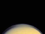 Космический зонд Cassini сделал первые в истории снимки поверхности спутника Сатурна Титана (ФОТО)