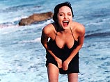 The Guardian о Джоли: "бисексуальная  фетишистка, помешанная на крови и сексе" 