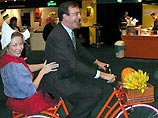 Министр экономики Нидерландов упал с велосипеда и получил сотрясение мозга