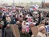 По данным "Эхо Москвы", людей привозили на больших автобусах. Иногда они сами не знали, в каком мероприятии будут участвовать По данным "Эхо Москвы", людей привозили на больших автобусах. Иногда они сами не знали, в каком мероприятии будут участвовать