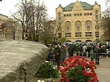 В Москве у Соловецкого камня проходит акция, посвященная дню жертв политических репрессий, сообщает "Эхо Москвы" В Москве у Соловецкого камня проходит акция, посвященная дню жертв политических репрессий, сообщает "Эхо Москвы"