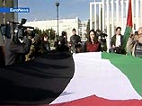У больницы, где находится Арафат, проходят митинги поддержки палестинского лидера У больницы, где находится Арафат, проходят митинги поддержки палестинского лидера