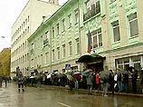 Председатель избиркома участка в украинском посольстве в Москве Анатолий Безгребельный отмечает высокую активность граждан Украины, желающих проголосовать на выборах президента страны в российской столице Председатель избиркома участка в украинском посольстве в Москве Анатолий Безгребельный отмечает высокую активность граждан Украины, желающих проголосовать на выборах президента страны в российской столице