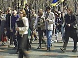 Во Львове студенты начали строить баррикады в поддержку Ющенко