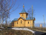 Храм Иоанна Богослова изначально был ориентирован на прихожан, нуждающихся в социальной поддержке, в том числе на глухонемых. Он сооружен во дворе интерната, где обучаются дети с проблемами слуха и зрения Храм Иоанна Богослова изначально был ориентирован на прихожан, нуждающихся в социальной поддержке, в том числе на глухонемых. Он сооружен во дворе интерната, где обучаются дети с проблемами слуха и зрения
