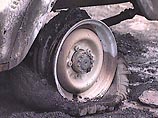 В результате взрыва автомобиль "Газель" сгорел полностью, частично повреждены два бронированных автомобиля "УАЗ", которые сопровождали "Газель"